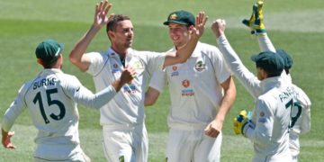 ஆஸிக்கு எதிராக படுமோசமாகத் தோற்ற உலகின் நம்பர் ஒன் டெஸ்ட் அணி! #IndiavsAustralia