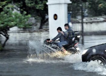 24 மணி நேர கனமழை: புதுவை, காரைக்காலில் பள்ளிகளுக்கு விடுமுறை!