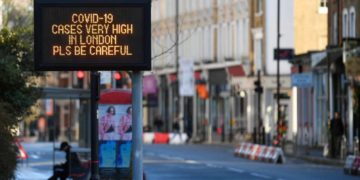 அதிவேகமாகப் பரவும் புதிய கொரோனா வைரஸ்…. பிரிட்டிஷ் விமானங்களுக்கு பல்வேறு நாடுகள் தடை!