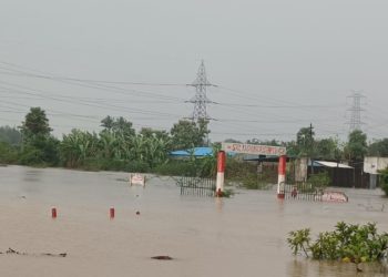 ஆற்று வெள்ளத்தில் அடித்துச் செல்லப்பட்ட மாணவி… 16 மணிநேர போராட்டத்துக்குப் பிறகு சடலமாக மீட்பு!