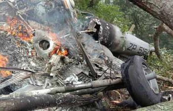 குன்னூரில் ஹெலிகாப்டர் விபத்து… முப்படை தலைமைத் தளபதி பிபின் ராவத் உள்பட 13 பேர் உயிரிழப்பு