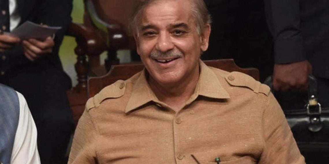 22 ஆண்டுகளுக்கு முன்பு ‘நாடு கடத்தப்பட்டவர்’ இன்று பாகிஸ்தான் பிரதமராக தேர்வு!