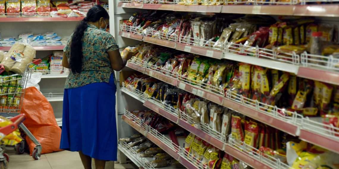 இலங்கையில் விண்ணைமுட்டும் விலைவாசி… கிலோ அரிசி விலை ரூ 400 வரை உயரும் ஆபத்து!