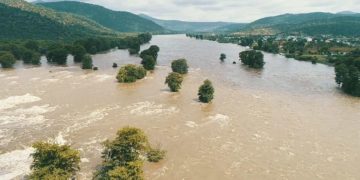 ஒகேனக்கல்லில் வெள்ளப்பெருக்கு… அருவிகள் மூழ்கின!