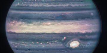 வியாழன் கிரகத்தின் வண்ணமயான புதிய தோற்றம் – ஜேம்ஸ் வெப் தொலைநோக்கி எடுத்த படம் வெளியானது!